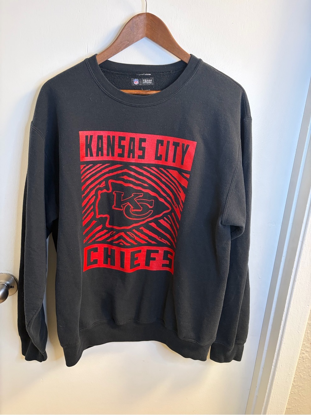 Kansas City Chiefs NFL Team Apparel Black Graphic Sweatshirt Size L